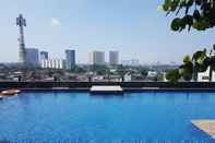 Swimming Pool Modern and Nice Studio at Tree Park City Cikokol Apartment By Travelio