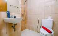 Toilet Kamar 4 Studio Simply Look at Margonda Residence 2 Apartment By Travelio