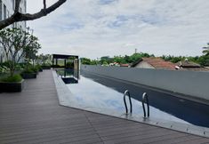 Swimming Pool 6 Studio Comfy at Serpong Garden Apartment By Travelio