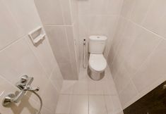 In-room Bathroom 5 Studio Comfy at Serpong Garden Apartment By Travelio