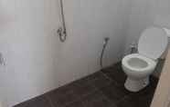 Toilet Kamar 5 Villa mila tepi pantai B