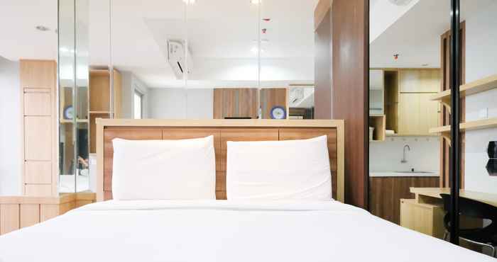 Kamar Tidur Smart Living and Best Deal Studio at Grand Sungkono Lagoon Apartment By Travelio