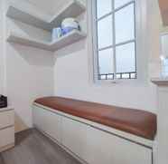 Ruang untuk Umum 3 Cozy Style and Warm Studio Room at Paltrow City Apartment By Travelio