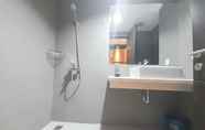 In-room Bathroom 5 Comfortable and Elegant Studio Patraland Amarta Apartment By Travelio