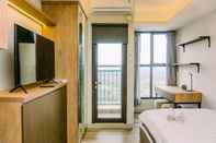 Common Space Comfortable and Stunning Studio at Transpark Bintaro Apartment By Travelio