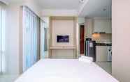 Ruang untuk Umum 2 Nice and Fancy Studio at Green Sedayu Apartment By Travelio