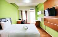 Common Space 2 Modern Studio Room at Oxford Jatinangor Apartment By Travelio