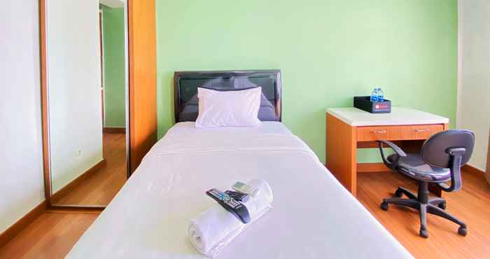 Bedroom Classic Studio Room Apartment at Oxford Jatinangor By Travelio