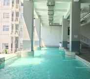 Swimming Pool 5 Classic Studio Room Apartment at Oxford Jatinangor By Travelio