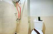 In-room Bathroom 4 Classic Studio Room Apartment at Oxford Jatinangor By Travelio