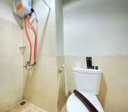 In-room Bathroom 4 Classic Studio Room Apartment at Oxford Jatinangor By Travelio