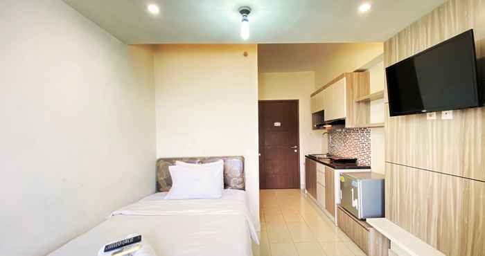 Bedroom Comfy Studio Apartment at Harvard Jatinangor By Travelio