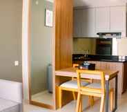 พื้นที่สาธารณะ 4 Japanese Style 1BR Apartment at Mustika Golf Residence By Travelio