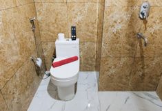 In-room Bathroom 6 Studio Luxurious with Long Golf View at Grand Sungkono Lagoon Apartment By Travelio