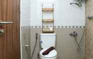 In-room Bathroom 7 Comfy and Nice 2BR Apartment at Royal Olive Residence By Travelio