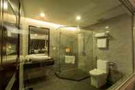 Phòng tắm bên trong HaloMoon Ha Long Hotel