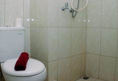 In-room Bathroom 6 Comfy and Good Deal Studio Apartment Springlake Summarecon Bekasi By Travelio