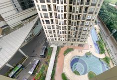 Kolam Renang 7 Studio Nice at 11th Floor Transpark Cibubur Apartment By Travelio