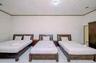 Kamar Tidur Studio Modern Look at Graha Wishnu Guest House By Travelio