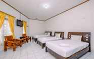 Kamar Tidur 2 Studio Modern Look at Graha Wishnu Guest House By Travelio