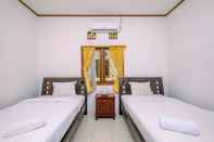 ห้องนอน Comfy and Big Studio at Graha Wishnu Guest House By Travelio