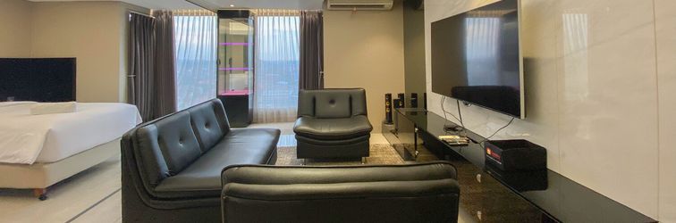 Lobby Spacious Combined Studio at Warhol (W/R) Residence Apartment By Travelio