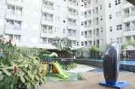 Bangunan Modern and Comfy 2BR Apartment at Parahyangan Residence By Travelio