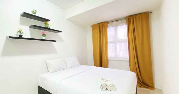 Bedroom Modern and Comfy 2BR Apartment at Parahyangan Residence By Travelio