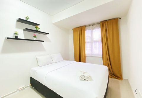 침실 Modern and Comfy 2BR Apartment at Parahyangan Residence By Travelio