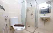 Toilet Kamar 6 Elegant and Nice 1BR at The Wave Kuningan Apartment By Travelio