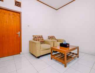 Bangunan 2 Simply and Homey Studio at Graha Wishnu Guest House By Travelio