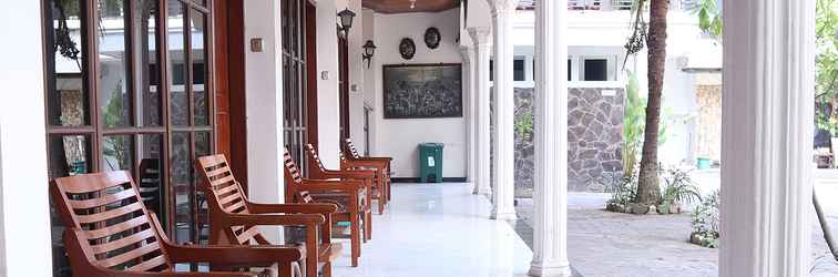 Lobby Hotel Ratna Syariah By ZIRI