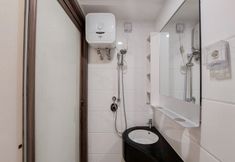 In-room Bathroom 5 Fully Furnished with Tidy Design Studio Apartment at Sky House BSD By Travelio