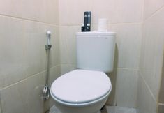 In-room Bathroom 4 Elegant and Nice Studio at Osaka Riverview PIK 2 Apartment By Travelio