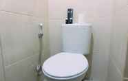 Toilet Kamar 4 Elegant and Nice Studio at Osaka Riverview PIK 2 Apartment By Travelio