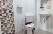 In-room Bathroom 5 Comfortable and Best Deal 1BR The Alton Apartment By Travelio