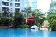 Kolam Renang Elegant 2BR Apartment at The Mansion Kemayoran By Travelio