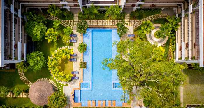 Swimming Pool Koulen Hotel 