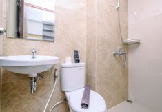 In-room Bathroom 4 Nice Studio Apartment at 7th Floor Transpark Cibubur By Travelio