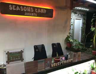 Lobby 2 Seasons Camp Jakarta