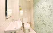 In-room Bathroom 5 Luxury 2BR at Tamansari La Grande Apartment By Travelio