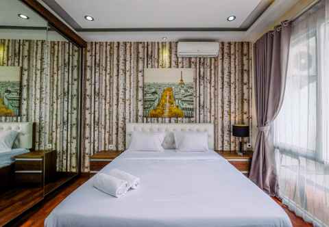 Bedroom Comfort and Modern Look Studio at Ambassade Kuningan Apartment By Travelio