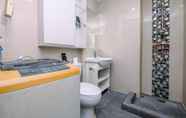 Toilet Kamar 4 Comfort and Modern Look Studio at Ambassade Kuningan Apartment By Travelio