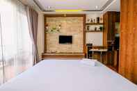 Common Space Comfort and Modern Look Studio at Ambassade Kuningan Apartment By Travelio