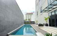 Swimming Pool 6 Maia Hotel Jakarta