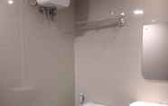 In-room Bathroom 3 SPAZIE at Sentraland Apartment