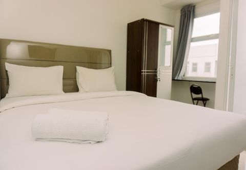 침실 Studio Apartment with Comfortable Design at Serpong Garden By Travelio