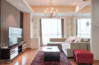 Ruang Umum Comfortable and Stunning 3BR Apartment Casa Grande Residence By Travelio