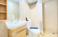 In-room Bathroom 6 Modest and Cozy 2BR Apartment at Parahyangan Residence By Travelio