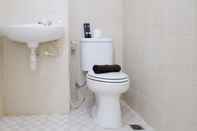 Toilet Kamar Best Choice and Good View 2BR at Puncak Permai Apartment By Travelio